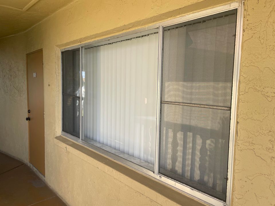 For Rent: $1,400 (1 beds, 1 baths, 642 Square Feet)
