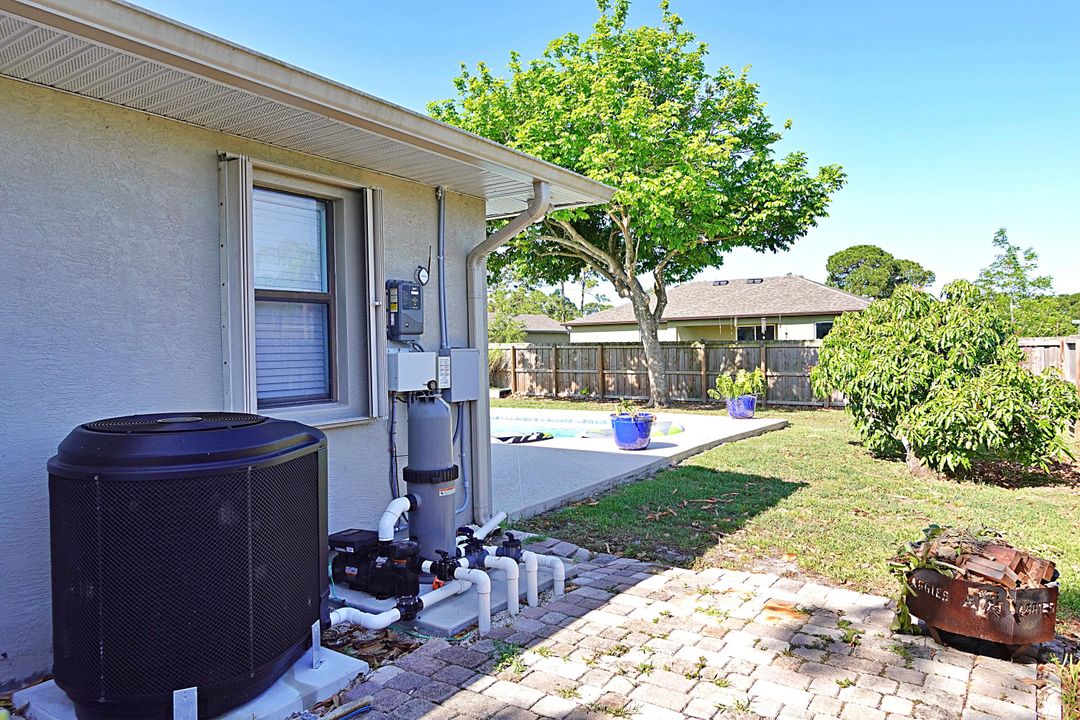 For Sale: $565,000 (3 beds, 2 baths, 2524 Square Feet)