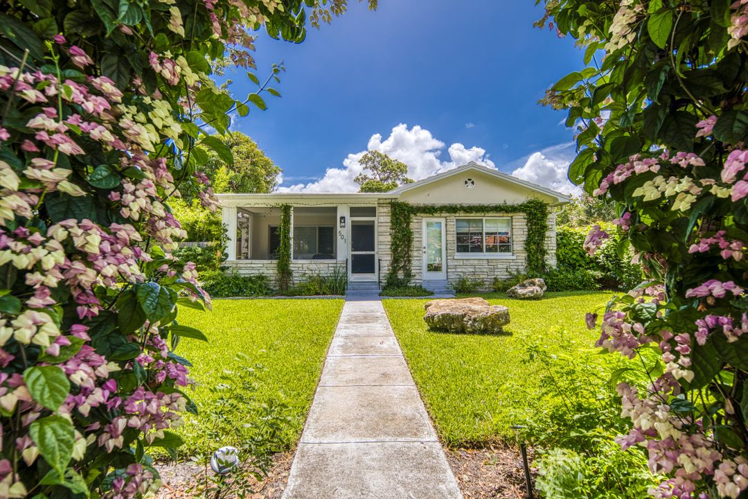 For Sale: $1,150,000 (3 beds, 2 baths, 1655 Square Feet)