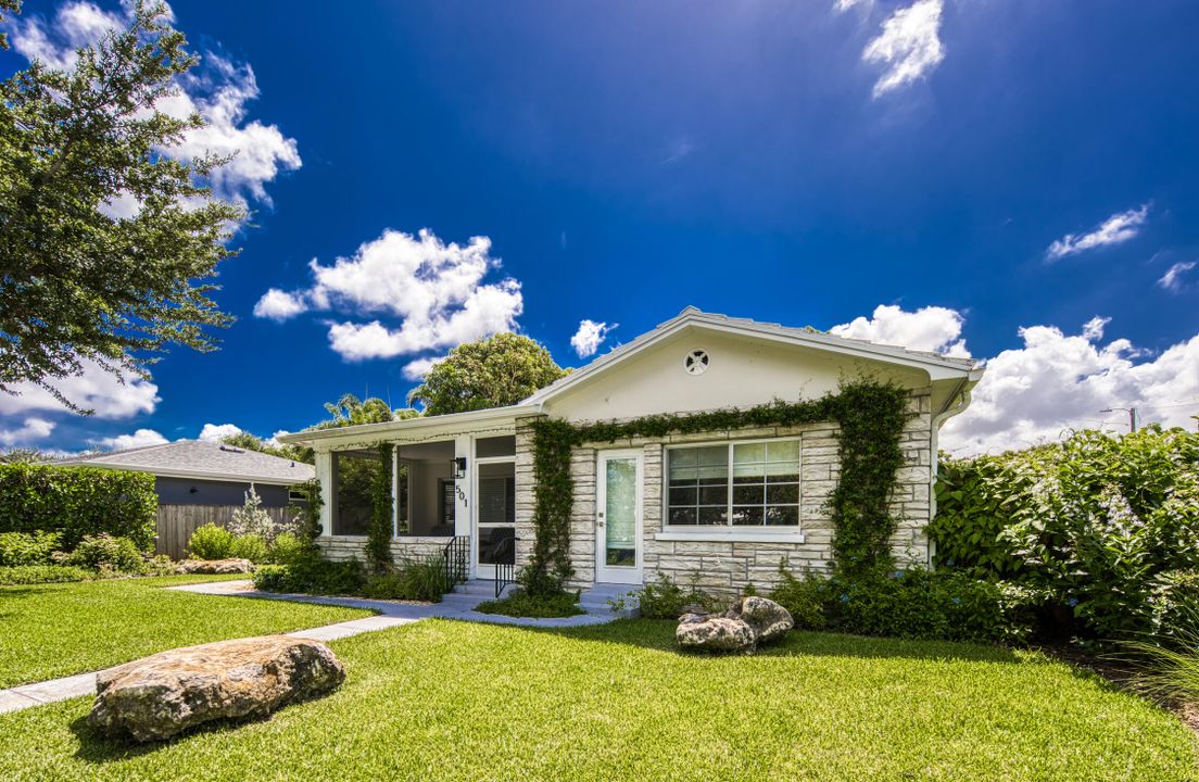 For Sale: $1,150,000 (3 beds, 2 baths, 1655 Square Feet)