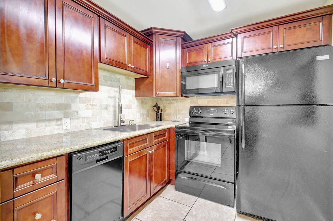 For Sale: $130,000 (1 beds, 1 baths, 715 Square Feet)