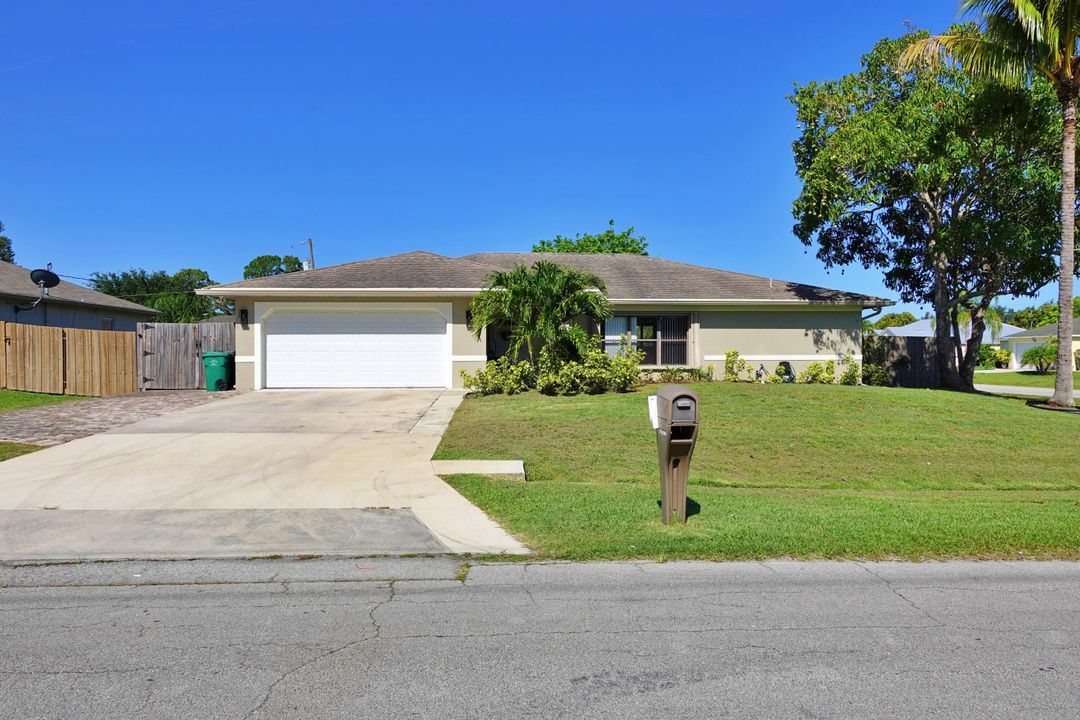 For Sale: $565,000 (3 beds, 2 baths, 2524 Square Feet)