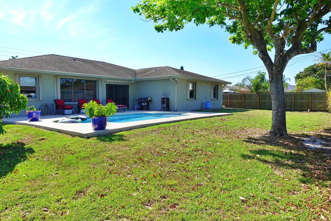 For Sale: $565,000 (3 beds, 2 baths, 2524 Square Feet)