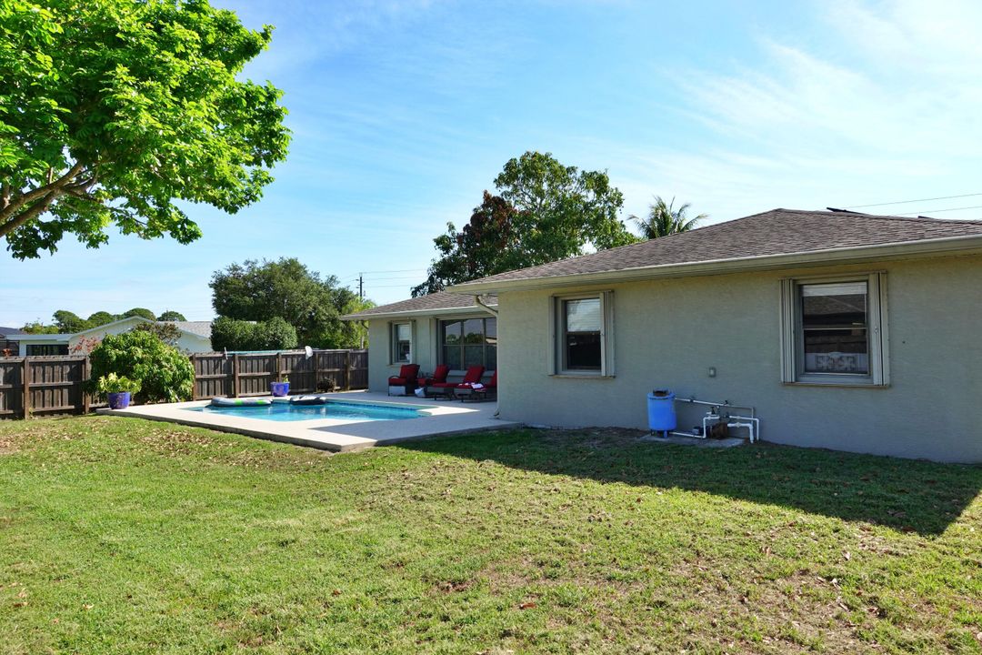 For Sale: $565,000 (3 beds, 2 baths, 2524 Square Feet)