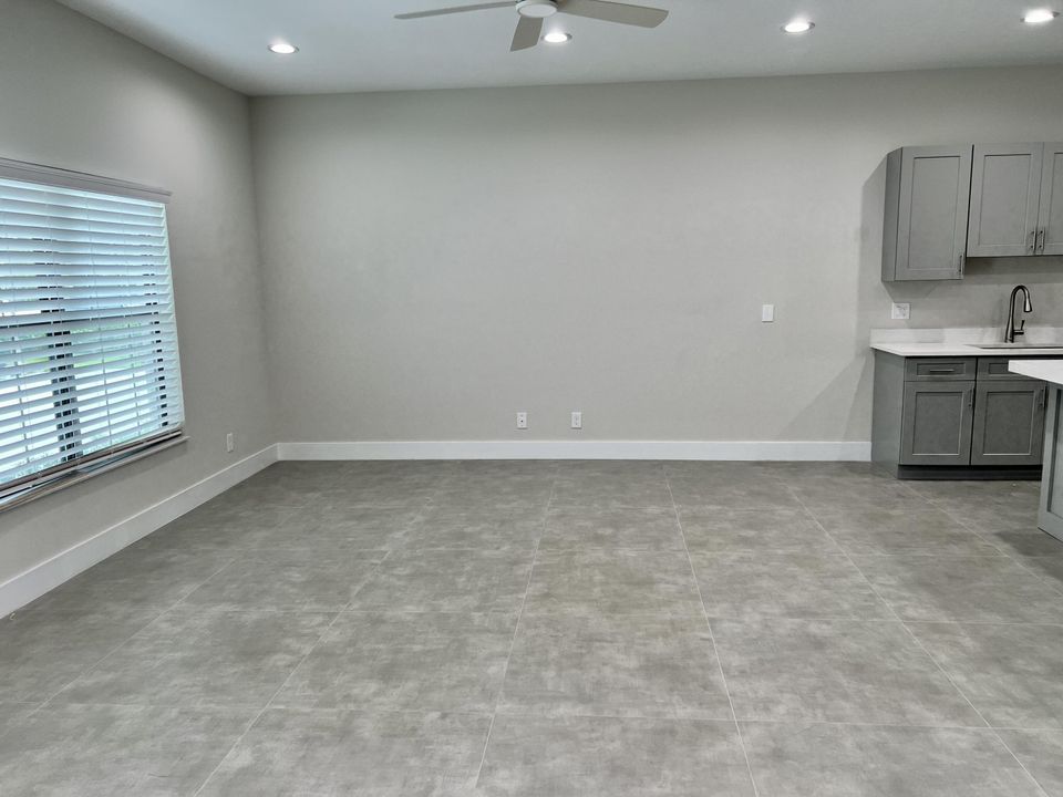 For Rent: $2,500 (2 beds, 2 baths, 1300 Square Feet)