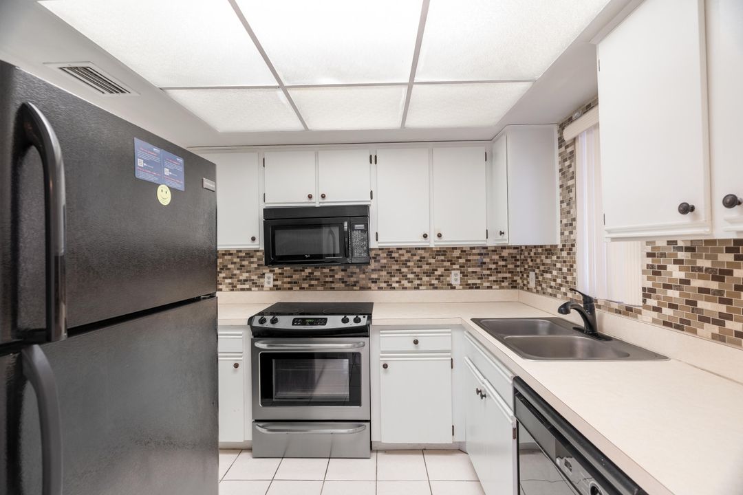 For Sale: $185,000 (2 beds, 2 baths, 874 Square Feet)