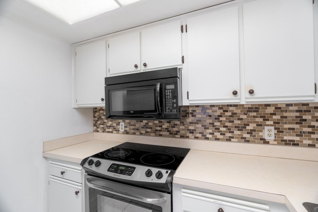 For Sale: $185,000 (2 beds, 2 baths, 874 Square Feet)