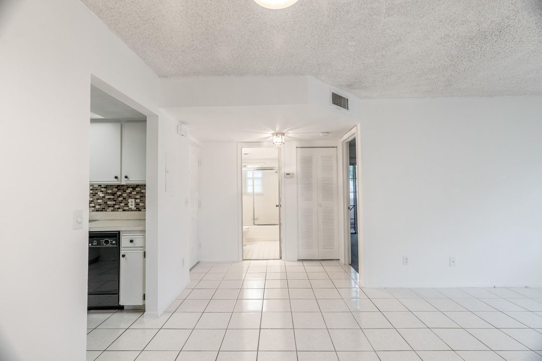 For Sale: $185,000 (2 beds, 2 baths, 874 Square Feet)