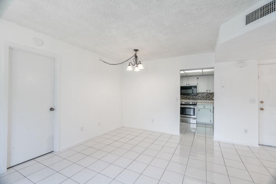 For Sale: $185,000 (2 beds, 2 baths, 874 Square Feet)