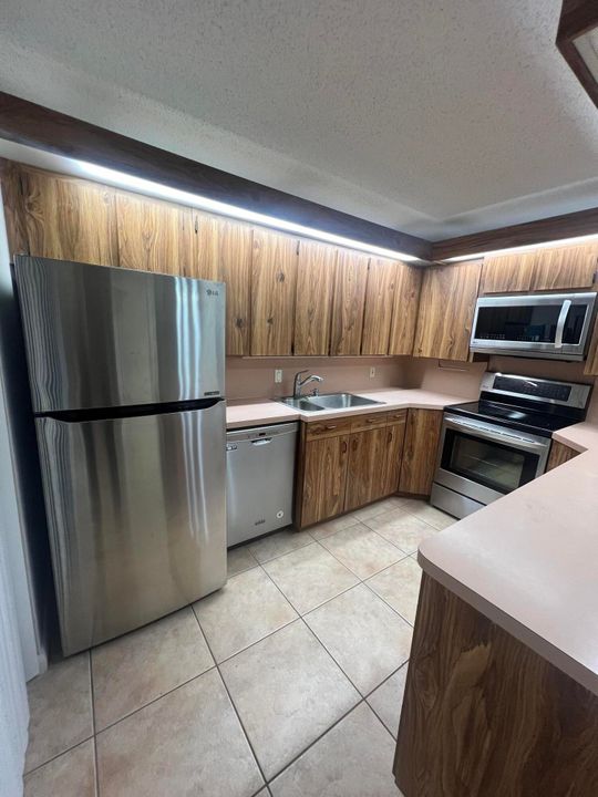 For Rent: $2,800 (2 beds, 2 baths, 1596 Square Feet)