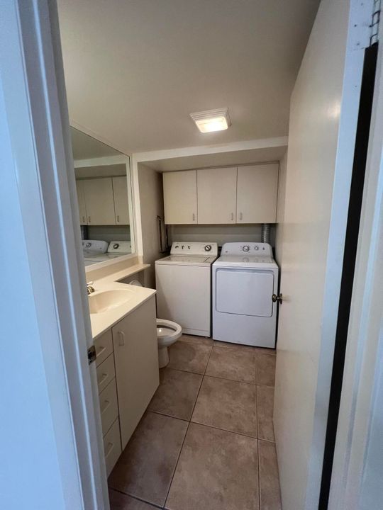 For Rent: $2,800 (2 beds, 2 baths, 1596 Square Feet)