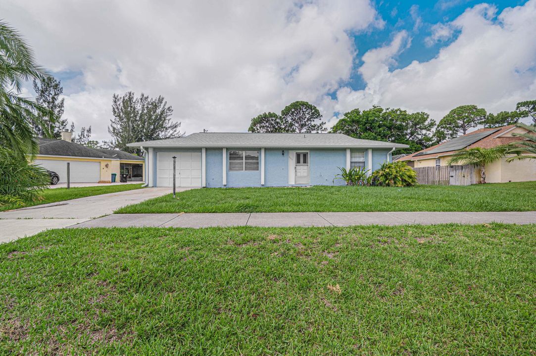 For Sale: $285,000 (2 beds, 2 baths, 1026 Square Feet)