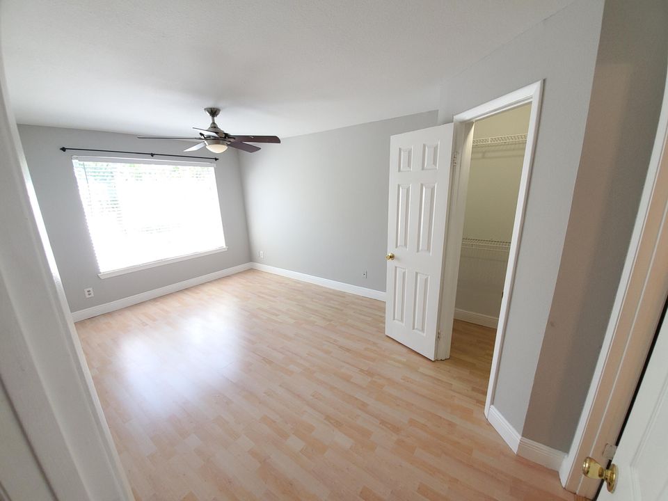 For Rent: $3,000 (3 beds, 2 baths, 1079 Square Feet)