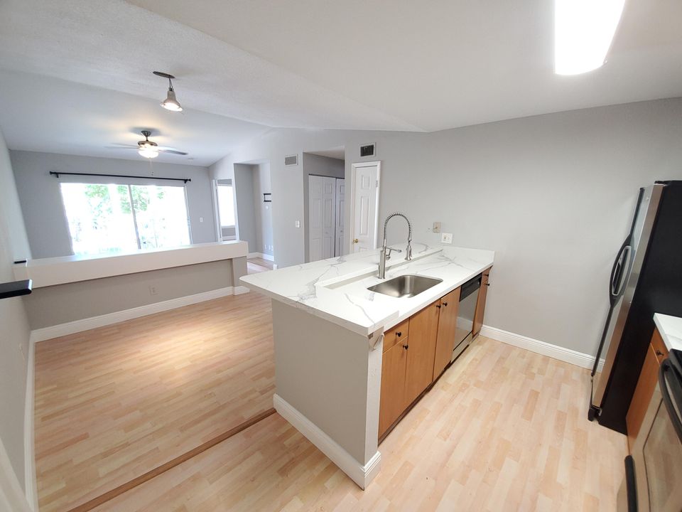 For Rent: $3,000 (3 beds, 2 baths, 1079 Square Feet)