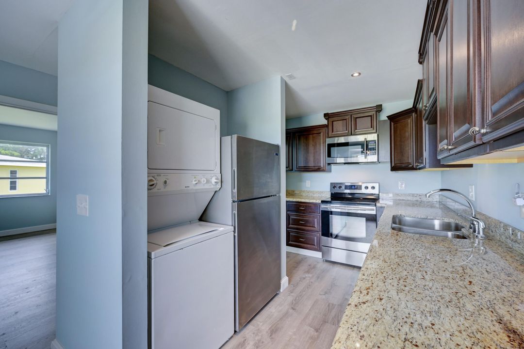 For Sale: $199,500 (2 beds, 2 baths, 1167 Square Feet)