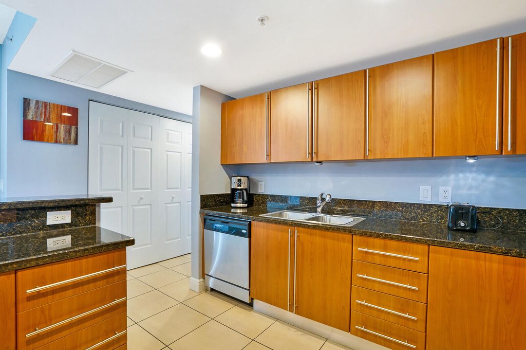 Active With Contract: $3,400 (2 beds, 2 baths, 1149 Square Feet)