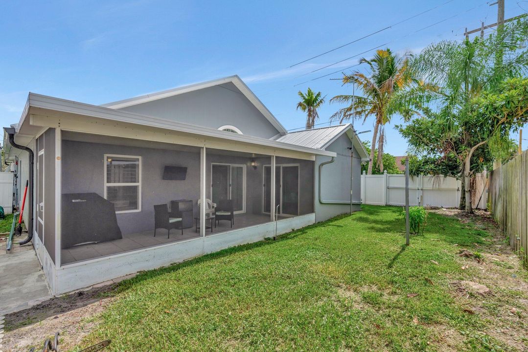 For Sale: $610,000 (3 beds, 2 baths, 1347 Square Feet)