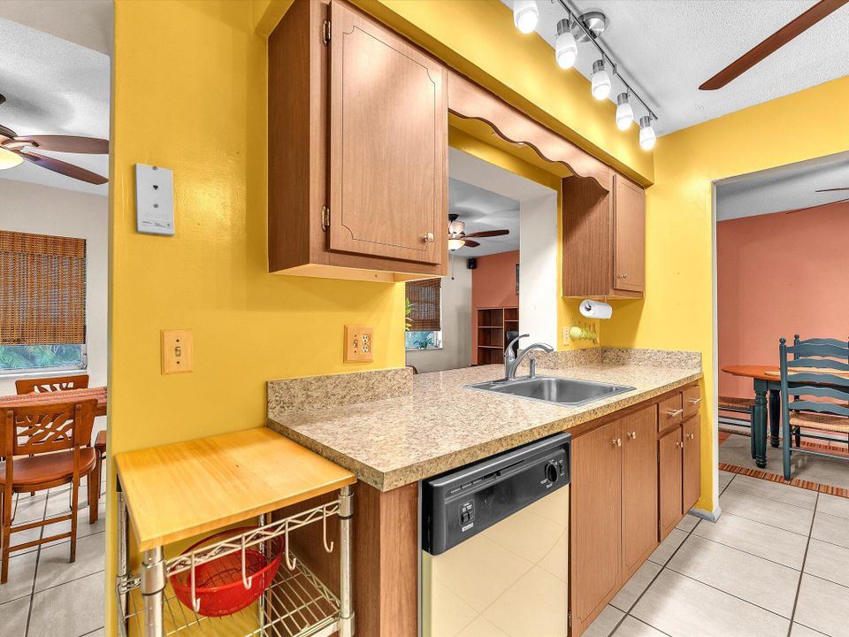 For Sale: $459,999 (2 beds, 2 baths, 1629 Square Feet)