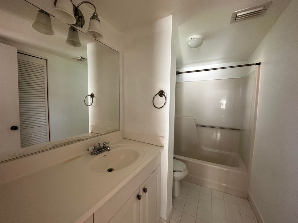 Active With Contract: $2,200 (2 beds, 2 baths, 858 Square Feet)