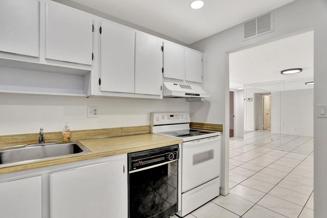 For Sale: $160,000 (2 beds, 2 baths, 1040 Square Feet)