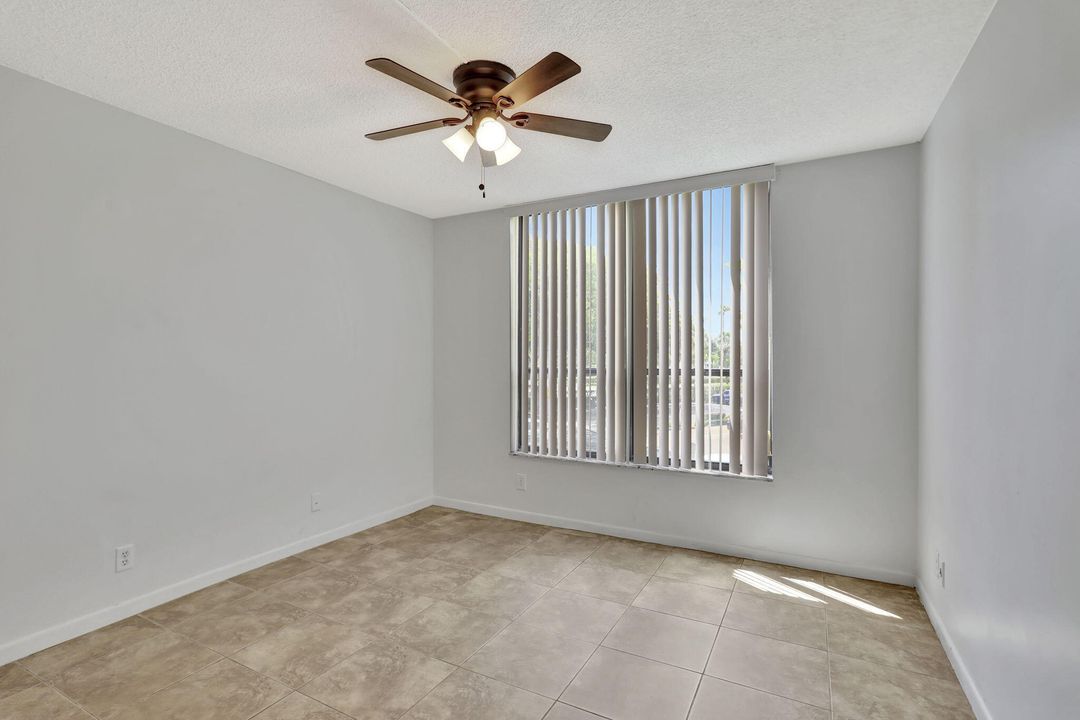 For Sale: $160,000 (2 beds, 2 baths, 1040 Square Feet)