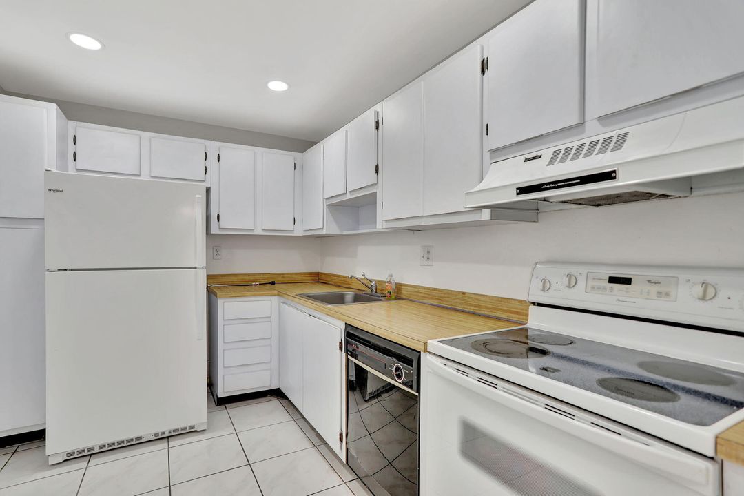 For Sale: $160,000 (2 beds, 2 baths, 1040 Square Feet)