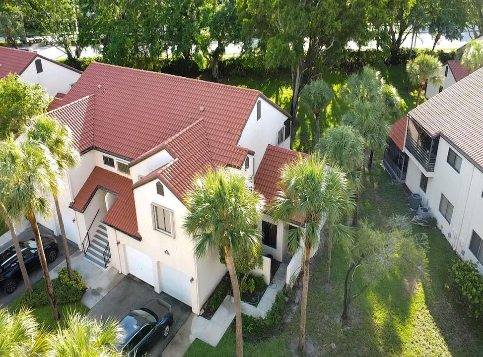 En Venta: $249,900 (2 camas, 2 baños, 996 Pies cuadrados)