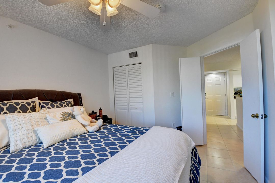 For Sale: $289,000 (2 beds, 1 baths, 1004 Square Feet)