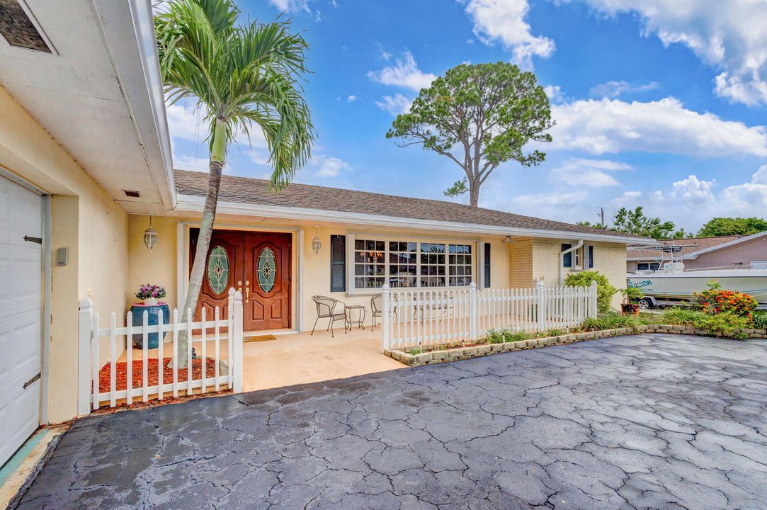 For Sale: $595,000 (4 beds, 2 baths, 2331 Square Feet)