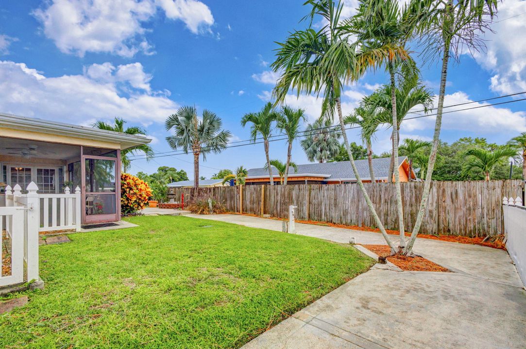 For Sale: $595,000 (4 beds, 2 baths, 2331 Square Feet)