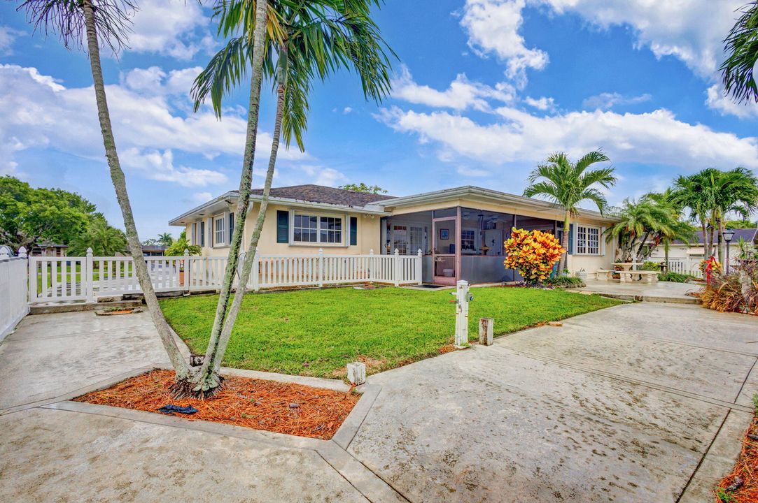For Sale: $595,000 (4 beds, 2 baths, 2331 Square Feet)