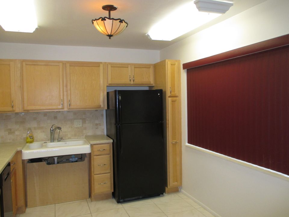 For Rent: $1,900 (2 beds, 2 baths, 1317 Square Feet)