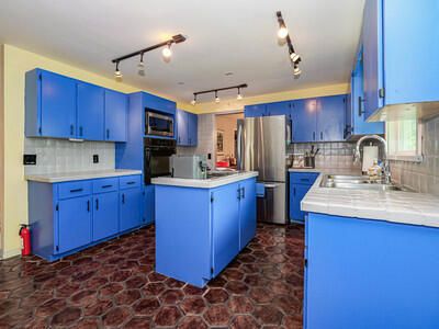 For Sale: $550,000 (3 beds, 2 baths, 2466 Square Feet)