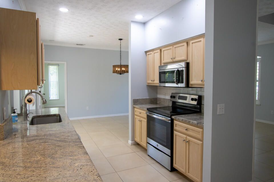 Active With Contract: $2,400 (3 beds, 2 baths, 1677 Square Feet)