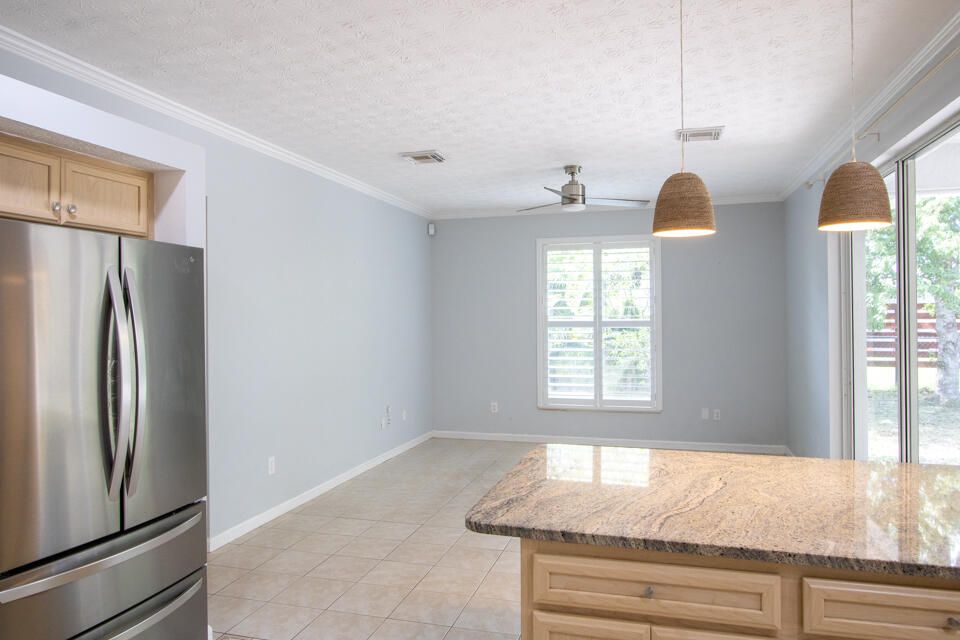 Active With Contract: $2,400 (3 beds, 2 baths, 1677 Square Feet)
