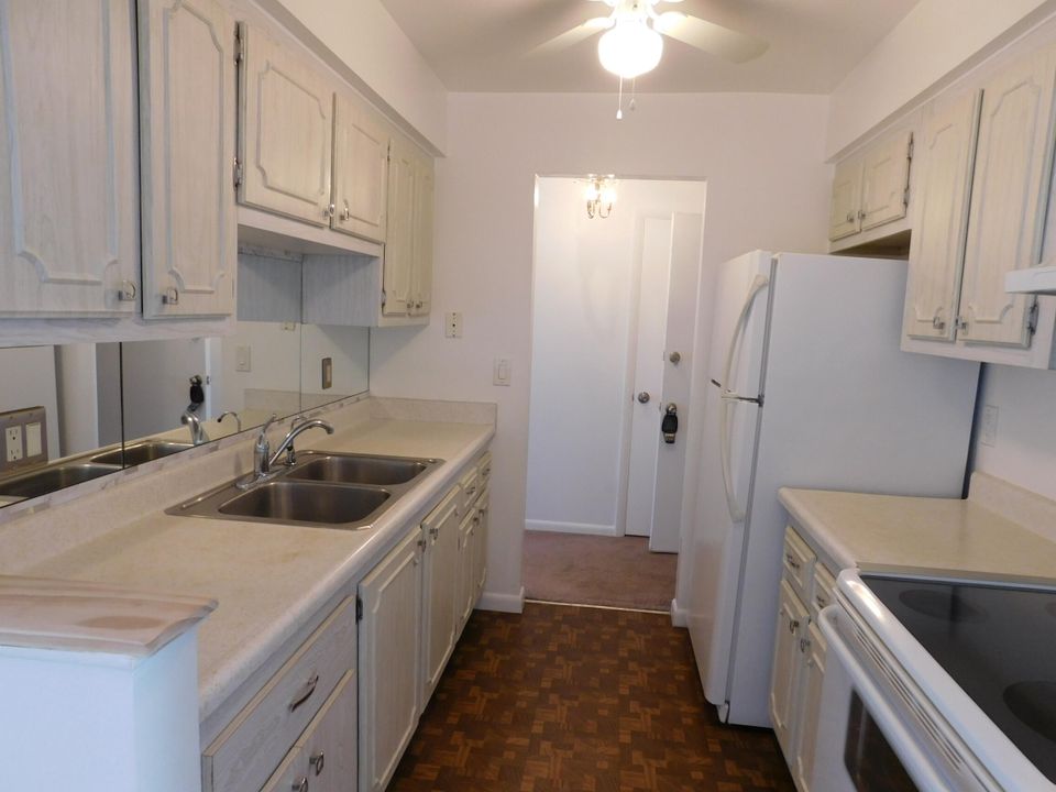 For Rent: $1,700 (1 beds, 1 baths, 756 Square Feet)