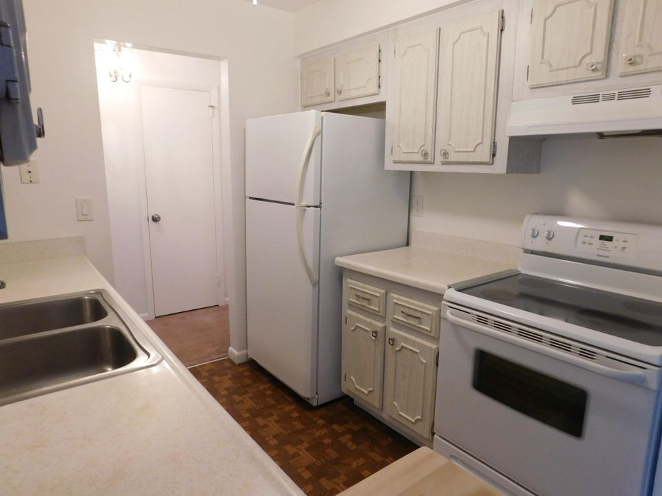 For Rent: $1,700 (1 beds, 1 baths, 756 Square Feet)