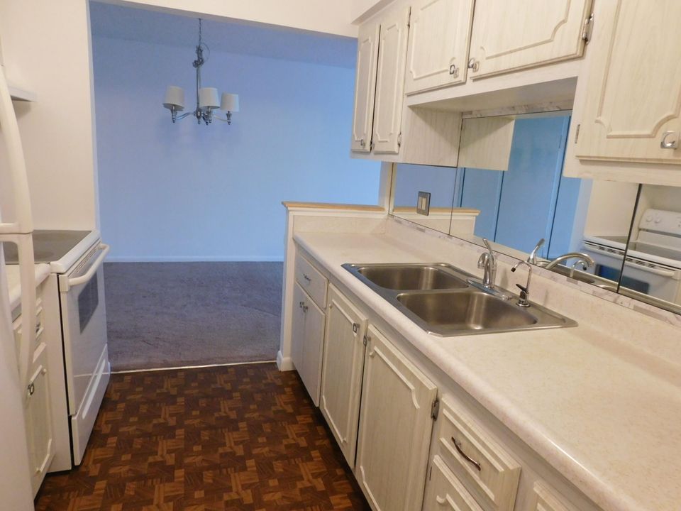 For Rent: $1,700 (1 beds, 1 baths, 756 Square Feet)