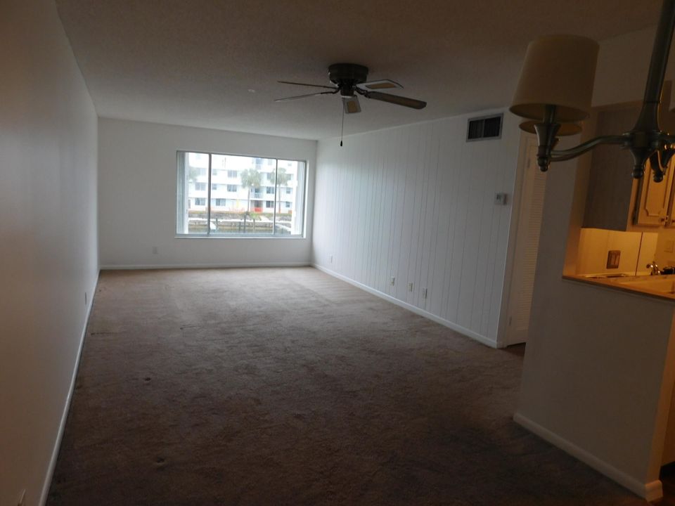 For Rent: $1,700 (1 beds, 1 baths, 756 Square Feet)