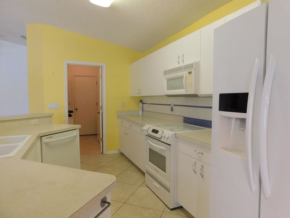 For Sale: $335,000 (3 beds, 2 baths, 1636 Square Feet)