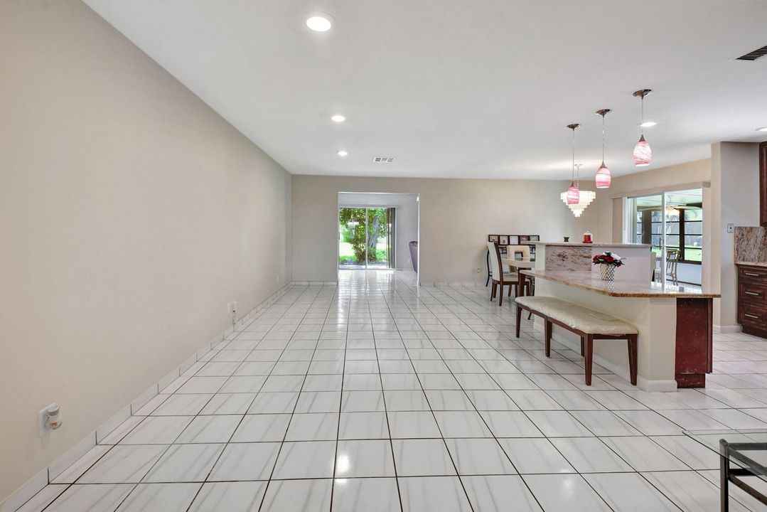 For Sale: $384,900 (2 beds, 2 baths, 1527 Square Feet)