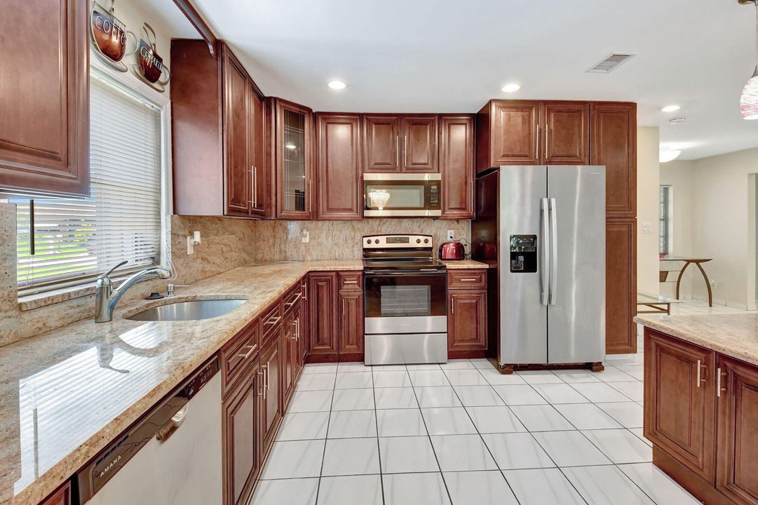 For Sale: $384,900 (2 beds, 2 baths, 1527 Square Feet)