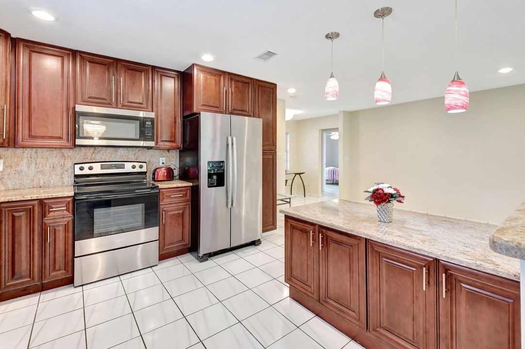 For Sale: $384,900 (2 beds, 2 baths, 1527 Square Feet)