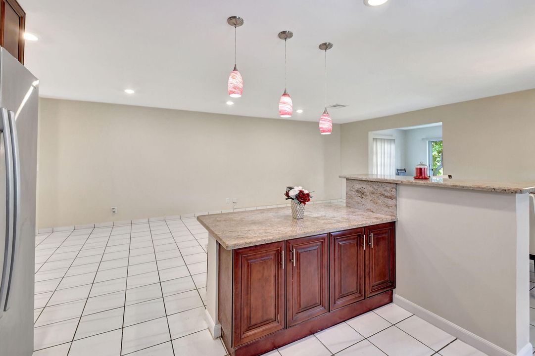 For Sale: $384,900 (2 beds, 2 baths, 1527 Square Feet)