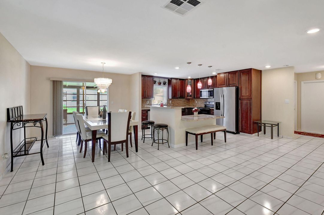 For Sale: $384,900 (2 beds, 2 baths, 1527 Square Feet)