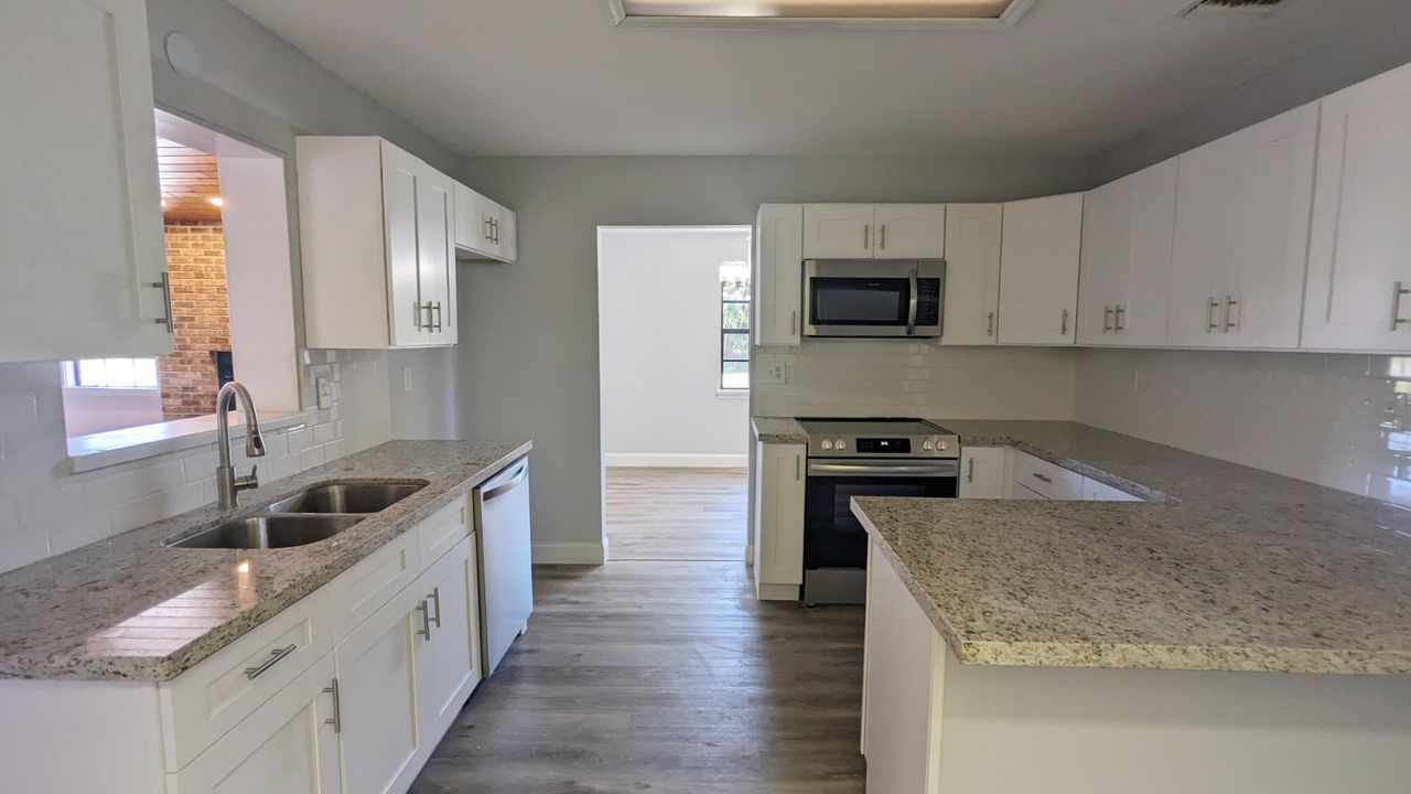 For Sale: $399,900 (3 beds, 2 baths, 1788 Square Feet)