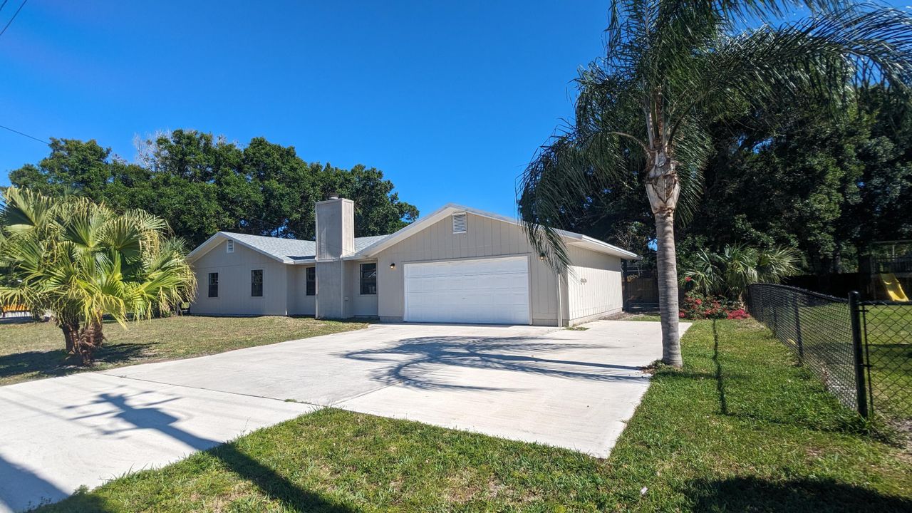 For Sale: $399,900 (3 beds, 2 baths, 1788 Square Feet)