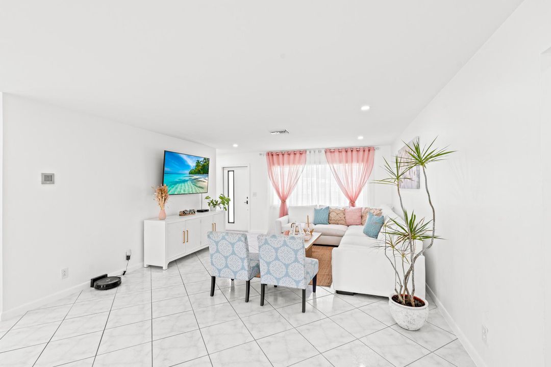 For Sale: $460,000 (2 beds, 2 baths, 1398 Square Feet)