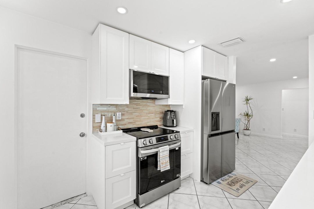 For Sale: $460,000 (2 beds, 2 baths, 1398 Square Feet)