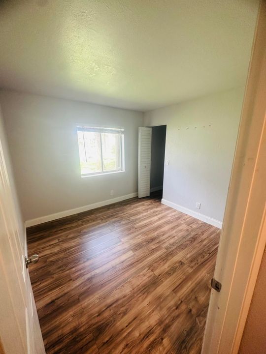 For Sale: $235,000 (2 beds, 1 baths, 991 Square Feet)